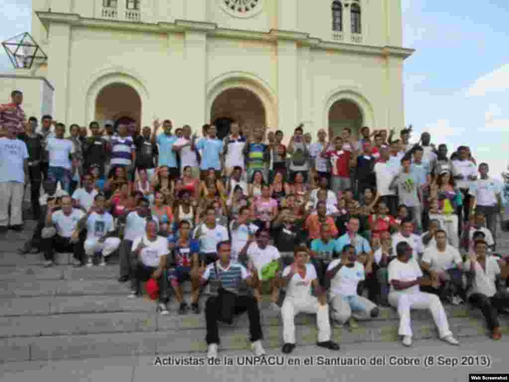 Cada día Radio Martí reporta las acciones de los distintos grupos opositores en toda la isla. También da cuenta de la represión de que son víctimas los activistas de DDHH en la isla. En la foto: miembros de UNPACU, uno de los grupos opositores que logró tener mayor presencia en el oriente de Cuba.